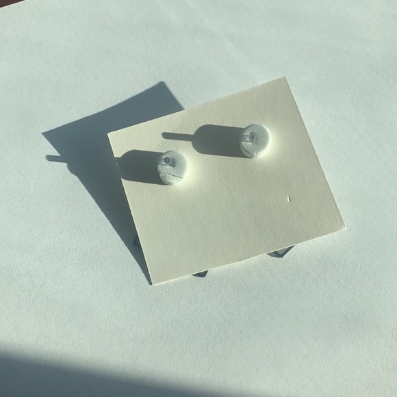 Earrings - Picture 4 of 4